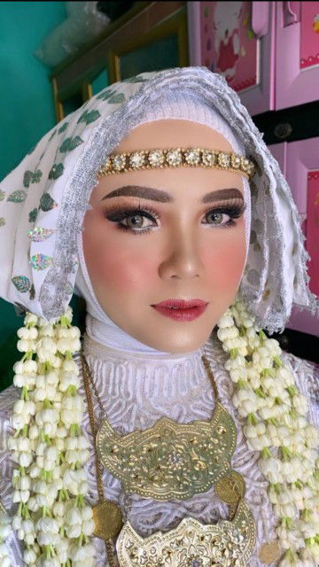 Leny Oktavia profile icon