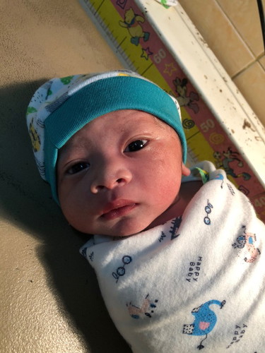 Kenapa ya Bun?ko anak sya badan nya pada bintik² merah gtu smpe kemuka² skrng??usianya bru 16hari