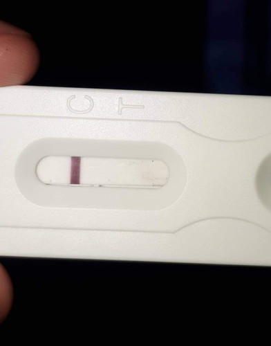 not me!! sintomas ng buntis? or sakit?