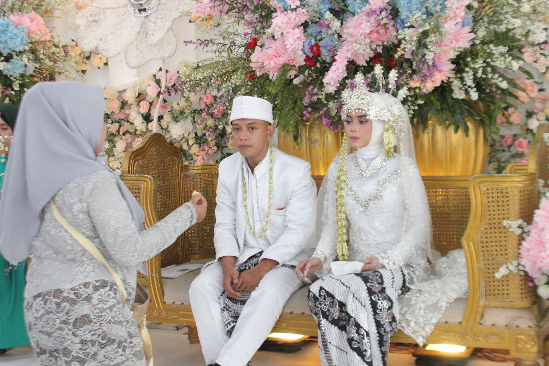 ainun putri profile icon