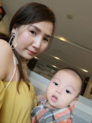 ขอคำเเนะนำเกี่ยวกับเปลือกตาตก.