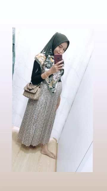 intan zuraini profile icon