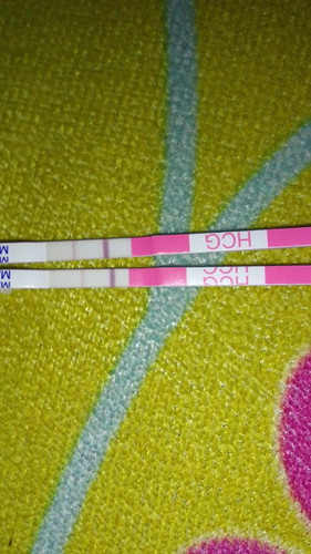 Bun mau nanyak saya datang bulannya gak teratur pas tespek pertama positif v pas nespek ke 2 negatif