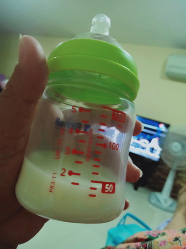 ชงนมให้ลูกไม่เปนค่ะ นม1ช้อน ต้องใส่น้ำประมาณไหนคะ