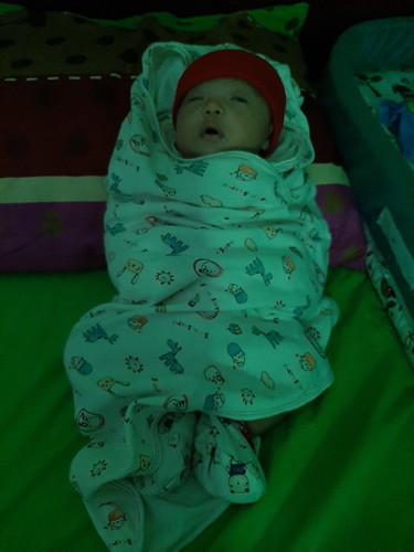ลูกเดือนครึ่งชอบนอนพิงหมอน