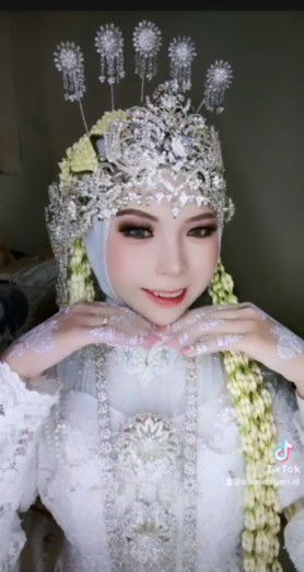 Okti aviyani profile icon