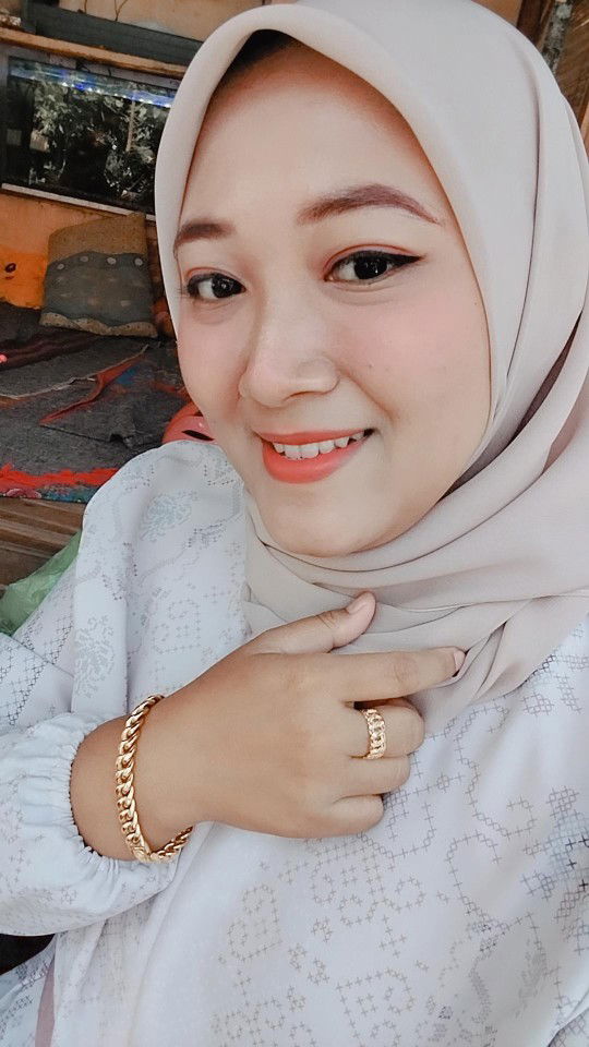 Siti Khoiriyah profile icon