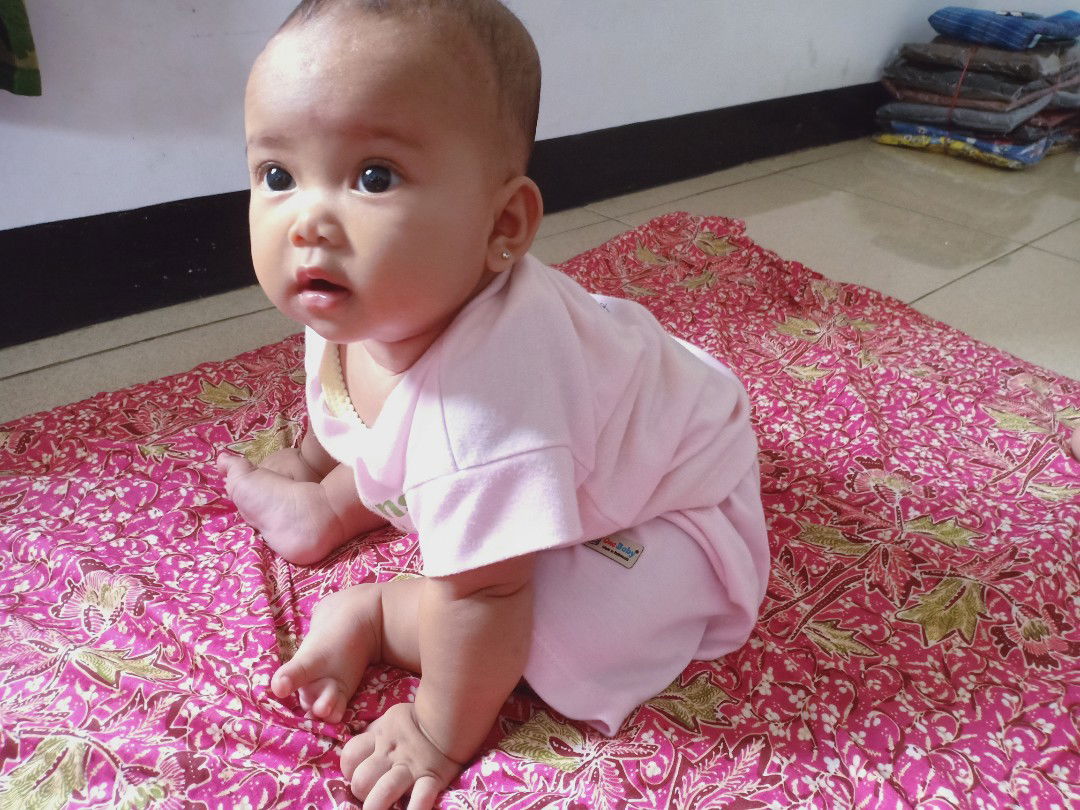 bolehkah bayi 5 bulan belajar duduk