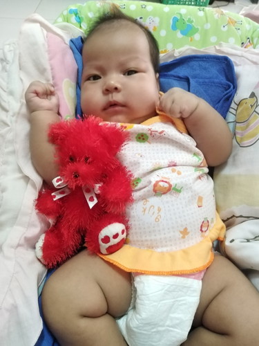 น้องชอบกำมือ