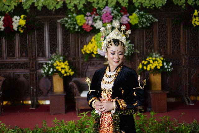 surti wahyuni profile icon