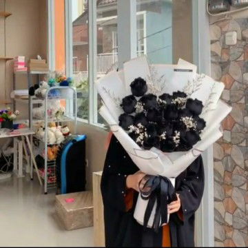 Siti Nuralia profile icon