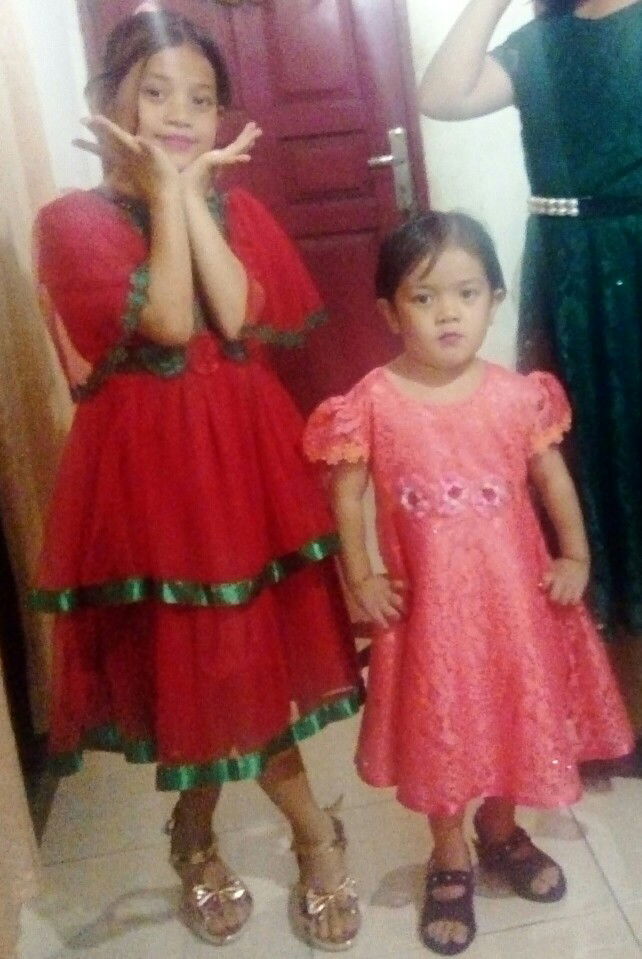 "Keponakan yang senang membantu"