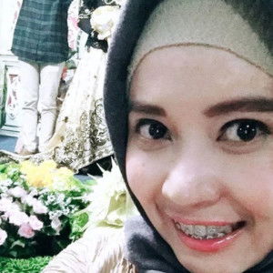 Elly Herawati profile icon