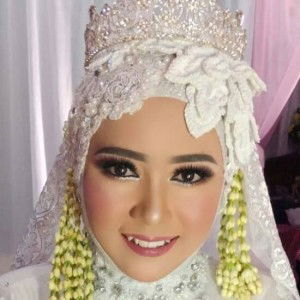 Esri Novia Rahayu profile icon