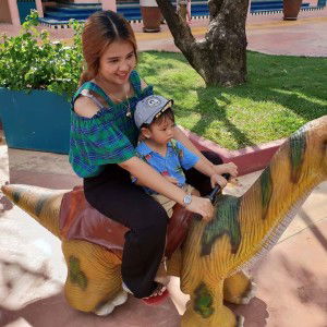 Aom MooNoi Maisuk profile icon