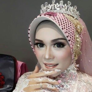 Putry Proviana Dhewy profile icon