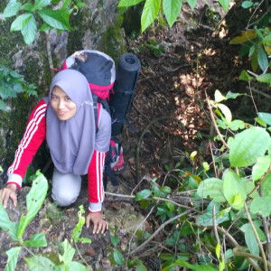 Selly Apriliani profile icon