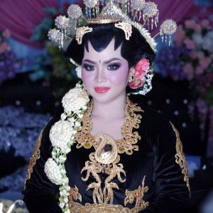 Dwi Apriyani profile icon