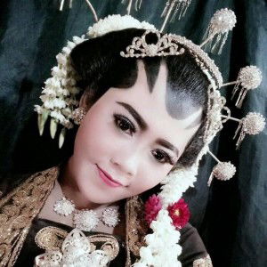 Amira Ndaa profile icon