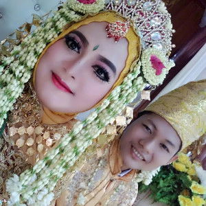 Dewi Karunia Apriliani profile icon