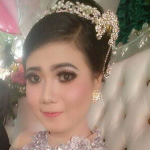 Evii Dwii Wahyunii profile icon