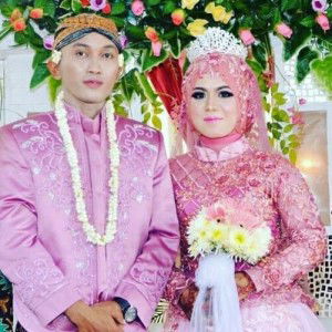 Ion Noer Azizzah profile icon