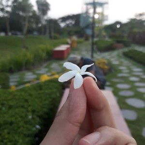 Leny Nur Ella profile icon