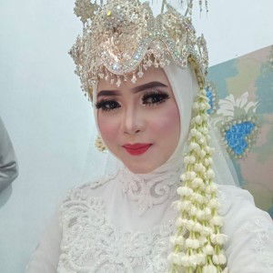 Ayu Agustin profile icon