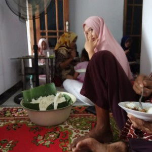 Endang Whulan Ndarii profile icon