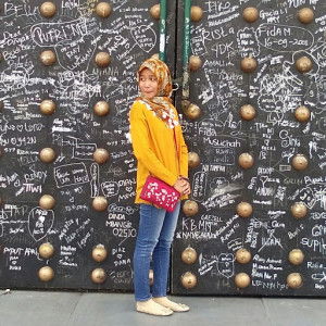 Aderia Sari profile icon