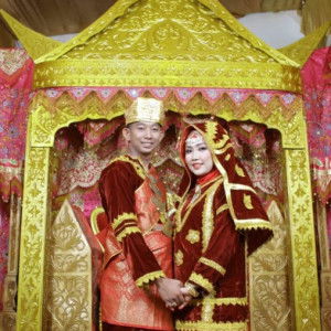 mella anggraini profile icon