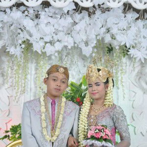 Puji Astuti profile icon