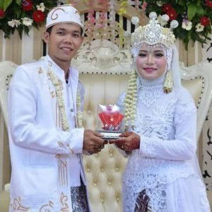 Try Wahyuny profile icon