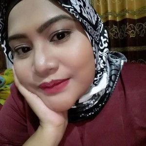 esti wahyuni profile icon