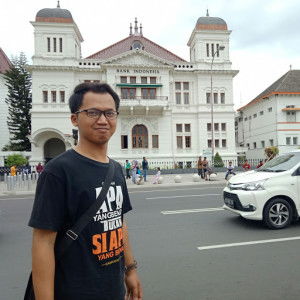 Izza Husniatin profile icon