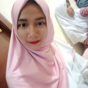 Putri Ardiyanti profile icon