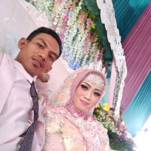 Nur Wahyuni profile icon