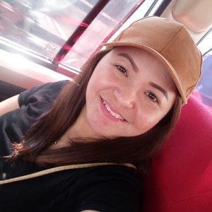 yvonne batomalaque profile icon