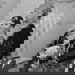 Dewi Nur profile icon