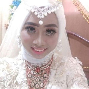 Dhina Sweet profile icon