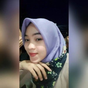 Fitri Aprilia profile icon