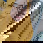 Lili Deswari profile icon