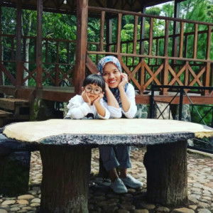 iya sri astuti profile icon