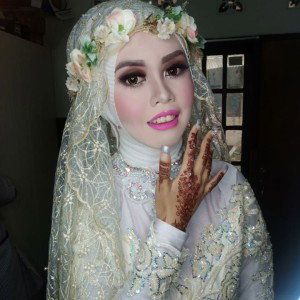 DheWi SepTiani profile icon
