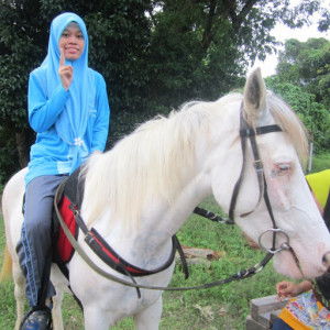 farha izzat profile icon