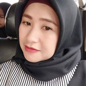 Dwie Suci Apriantie profile icon