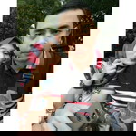 Dhêvi Intăn Gưstiâni profile icon