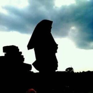 Della Santika profile icon