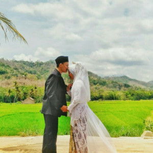 Fitri Oktavia profile icon