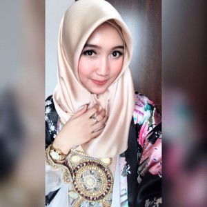 Dinar Damaryanti profile icon